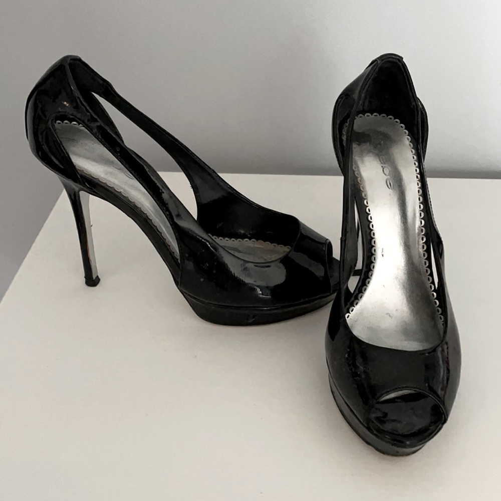 Black Pumps/Heels